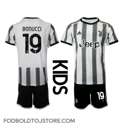 Juventus Leonardo Bonucci #19 Hjemmebanesæt Børn 2022-23 Kortærmet (+ Korte bukser)